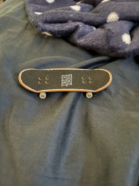 Tech Deck Aesthetic, Mini Skate, Skate Vibes, Skateboard Aesthetic, Finger Skateboard, Tech Deck, Cool Skateboards, Stay Weird, Heart Wallpaper