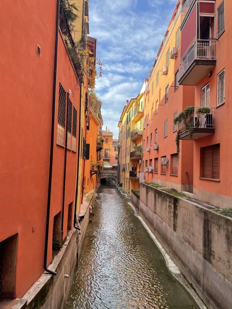 #bologna #italy #italian #allyway #water #house #europe #eurosummer #photography #aesthetic #inspo #inspiration #photoinspo #travel Italy Bologna Aesthetic, Italy Bologna, Italy Tour, Oc Board, Water House, Bologna Italy, Italy Tours, Photography Aesthetic, I Want To Travel