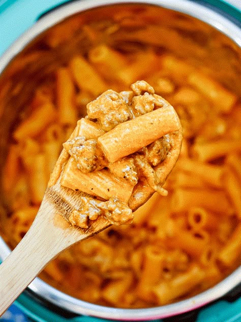 Looking for a tasty and simple Instant Pot recipe? Check out our Instant Pot Creamy Sausage Rigatoni ! You can make a rich and creamy pasta dish that the whole family will enjoy with just a few simple steps. Ideal for a quick evening dinner . rn Instant Pot Rigatoni And Sausage, Ground Sausage Instant Pot, Rigatoni Instant Pot Recipes, Italian Sausage Pasta Instant Pot, Potluck Instant Pot Recipes, Instant Pot Sausage Pasta, Instant Pot Pasta Sauce, Instant Pot Rigatoni, Instant Pot Ziti