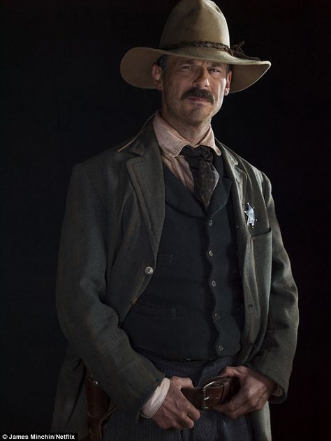 Tensions: Scoot McNairy plays Sheriff Bill McNue, who is Mary-Agnes¿s brother, and is a wi... Godless Netflix Series, Western Cosplay, Scoot Mcnairy, Western Men, Western Photo, Cowboy Pictures, Western Costumes, Michelle Dockery, Western Film