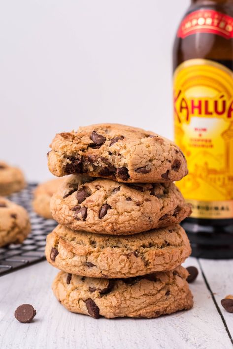 Kahlua Chocolate Chip Cookies - My Incredible Recipes Quick Cookies, Cookies From Scratch, Filled Cookies, Incredible Recipes, Bakery Recipes, Sweet Chocolate, Cookies Recipes Christmas, Homemade Chocolate, Coffee Flavor