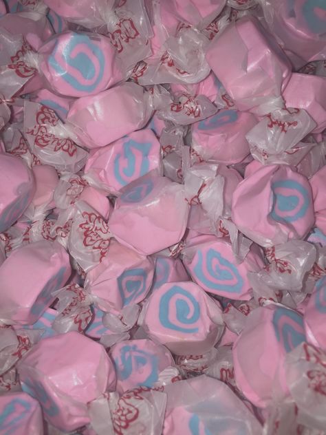 cotton candy taffy Candy Goth Aesthetic, Pastel Candy Aesthetic, Bubble Goth Aesthetic, Pink Candy Aesthetic, Cotton Candy Fashion, Cotton Candy Aesthetic, Cotton Candy Wallpaper, Aesthetic Candy, Candy Aesthetic