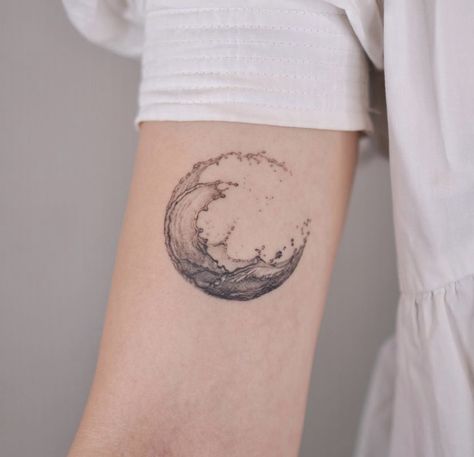 Aesthetic Tattoo Ideas, Unique Tattoo Ideas, Brush Tattoo, 20 Aesthetic, Wave Logo, Wave Tattoo, Circle Tattoos, Small Tattoos For Guys, Discreet Tattoos