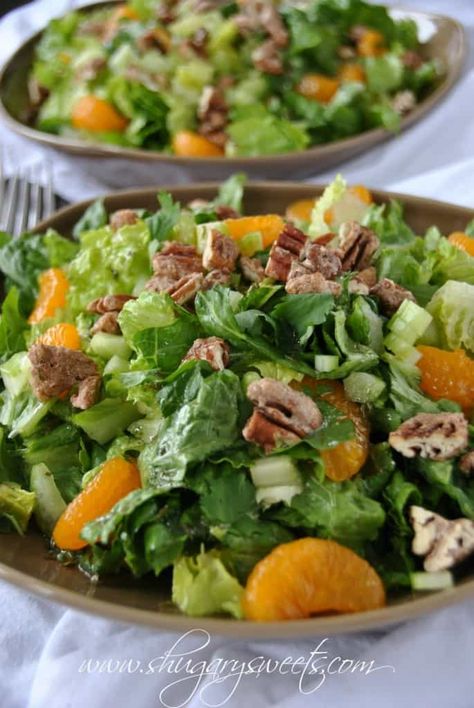 Mandarin Orange Salad from @shugarysweets Mandarin Salad, Chicken Taco Salad, Shugary Sweets, Romaine Salad, Cinnamon Pecans, Resep Salad, Mandarin Oranges, Celery Green, Homemade Dressing