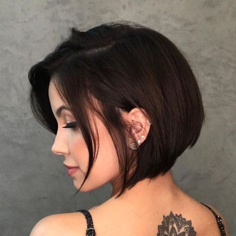 Long Bob Side Part Straight, Short Concave Bob Hairstyles, Short Bob Center Part, Center Part Hairstyles Short, Short Bob Haircuts Side Part, Short Bob With Side Swept Fringe, Short Concave Bob, Cool Bob Haircut, Side Short Hair