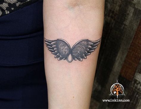 Dad Mom finger print tattoo with wings . Thumb Print Angel Wings Tattoo, Fingerprint Angel Tattoo, Fingerprint Tattoo With Wings, Fingerprint Wings Tattoo, Small Fingerprint Tattoos For Women, Fingerprint Angel Wing Tattoo, Couple Thumb Print Tattoo, Finger Prints Tattoo, Finger Print Butterfly Tattoo