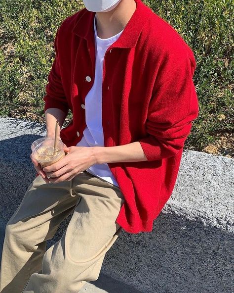 Red Shirt Outfits, Red And White Outfits, Sweater Outfits Men, Masc Outfits, Guys Clothing Styles, Mens Outfit Inspiration, Cool Outfits For Men, Men Fashion Casual Outfits, Outfits Men