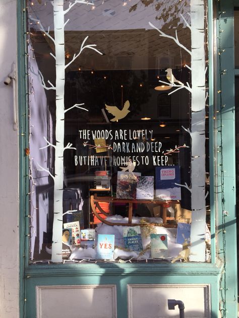 Bookstore Windows Display, Bookshop Christmas Window, Bookstore Front Window, Bookstore Window Display Ideas, Book Shop Window Display, Book Store Window Display, Bookstore Window Displays, Library Window Displays, Book Window Display