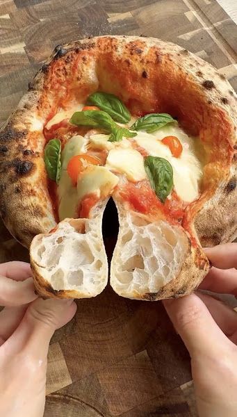 Neapolitan Pizza Napolitano Pizza Dough Recipe, Neapolitan Pizza Recipe, Pizzaria Decor, Neapolitan Pizza Dough Recipe, Neapolitan Pizza Dough, Pizza Sandwich Recipe, Neapolitanische Pizza, Healthy Starters, Natural Yeast