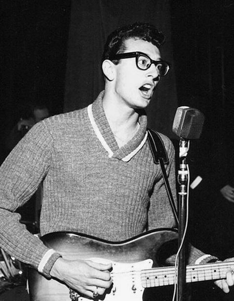 Buddy Holly. During rehearsals on stage at the Trocadero in March 1958. - The Independent 50s Music, Ritchie Valens, Buddy Holly, Musica Rock, Patti Smith, Nikki Bella, Rock N’roll, February 3, George Harrison