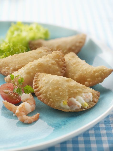 This recipe for empanadas is made with a delicious filling of shrimp, cheese, and Spanish-style tomato sauce. The dough can be made or purchased. Empanadas Dough For Frying, Empanada Dough For Frying, Empanadas Recipe Dough, Empanada Dough, Empanadas Dough, Beef Empanadas, Empanadas Recipe, Hispanic Food, Homemade Biscuits