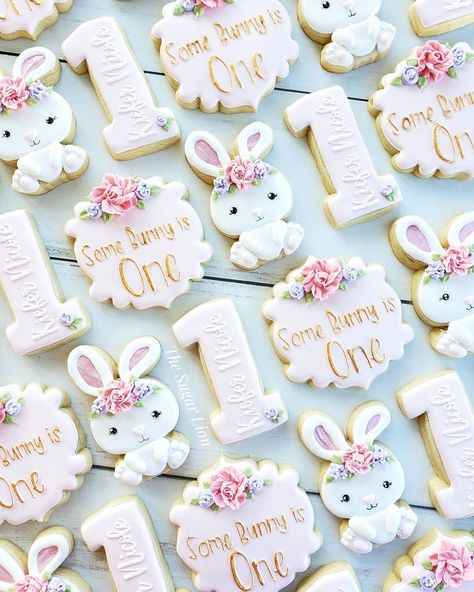 Amanda De Leon on Instagram: “🌸 Some Bunny is ONE 🐇 last min 3 dz order friday morning, pickup sat morning.  #somebunnyisone #bunnycookies #1stbirthdaycookies…” Custom Cookies Birthday, Truck Cookies, Cowgirl Cookies, Cookies Shortbread, Mouse Cookies, Cow Cookies, Cow Birthday Parties, Mickey Mouse Cookies, Farm Cookies