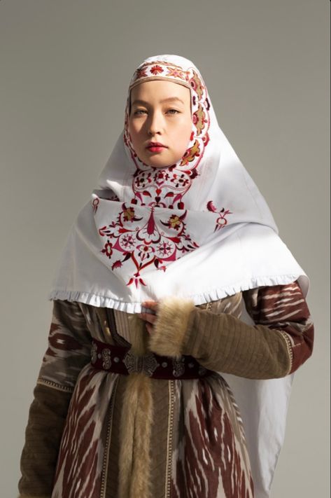 Kazakhstan Clothes, Kazakh Clothing, Video Design Youtube, National Dress, Traditional Costume, Folk Costume, Beautiful Hijab, Central Asia, Videos Design