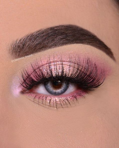 Baby Pink🌸🌸 𝙏𝙞𝙥: “On the inner corner add a dot of white concealer & blend it before highlight to make it more intense” Products… | Instagram Baby Pink Eye Makeup, Baby Pink Makeup Looks, Choir Makeup, Baby Pink Eyeshadow, Glinda Makeup, Pink Prom Makeup, Baby Pink Makeup, Pink Makeup Ideas, Quince Makeup