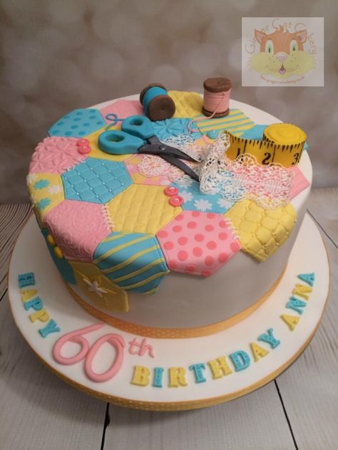 patchwork cake - cake by Elaine - Ginger Cat Cakery Quilt Themed Cake, Quilting Birthday Cake, Quilting Cake Ideas, Sewing Birthday Cake, Quilt Cake Ideas, Craft Theme Cake, Nana Birthday Cake, Layer Carrot Cake, Quilt Cake