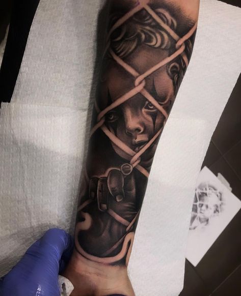 Chicano Forearm Tattoo, Gangsta Angel Tattoo, Chicano Angel Tattoo, Chicano Tattoos Men, Women Tattoo For Men, Chicano Tattoos Gangsters, Chicano Tattoo Design, Angelo Tattoo, Clown Woman