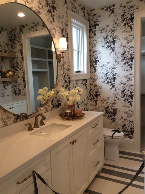 Classy Bathroom, Nancy Meyers, House Aesthetic, Aesthetic Bathroom, Apartment Decor Inspiration, Dream Apartment, Girl House, Humble Abode, Dream House Exterior