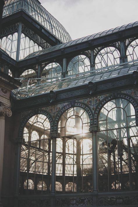 Conservatory Greenhouse, Zaha Hadid, Beautiful Architecture, Beautiful Buildings, Pretty Places, Abandoned Places, Art And Architecture, Looking Up, Modern Architecture