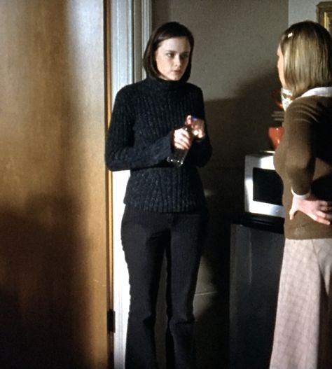 White Rory Gilmore Sweater, Alexis Bledel Sisterhood Of The Traveling Pants, Rory Gilmore White Sweater Outfit, Rory Gilmore Outfits Season 1 Episode 1, Rory Gilmore Episode 1 Outfit, Weekend Fits, Grey Pant, Gilmore Girls Lane, Gilmore Aesthetic