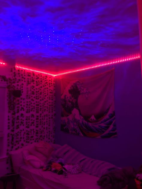 Led Around Bed, Sky Lite, Room Decor Ideas Led Lights, Room With Vines And Led Lights, Bedroom Led, Bedroom Led Lights, Vibey Bedroom, Neon Bedroom, Neon Room