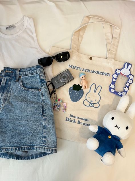 Miffy Aesthetic Outfit, Miffy Inspired Outfit, Miffy Tote Bag, Miffy Outfit, Miffy Clothes, Chinese Notes, Miffy Bag, Tote Bag Outfit, Outfits Simple