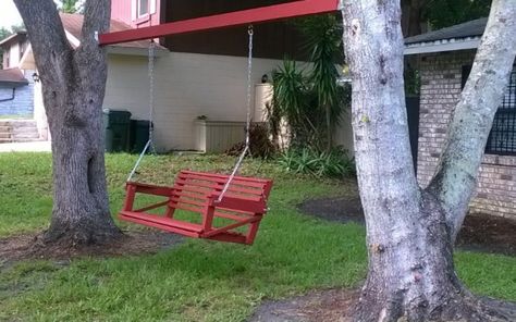 How to Hang a Swing Between Two Trees - Swing in your yard is an excellent way to relax, and if you have two trees in your yard, you can make a perfect Tree Swings Diy, Hanging Tree Lights, Country Decorations, Tree Bench, Backyard Swings, Cottage Inspiration, Dream Yard, Patio Swing, Tree Swing