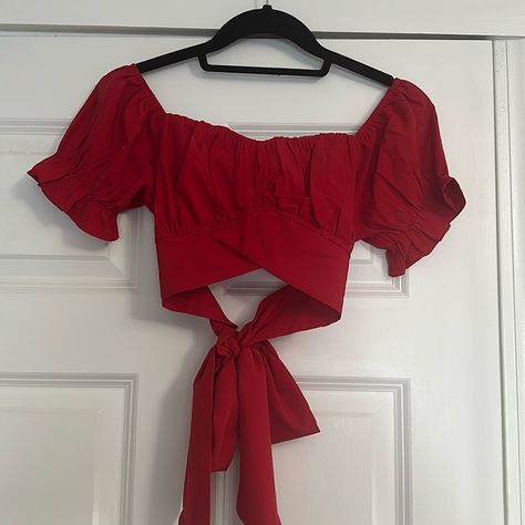 Great Condition - Never Worn. The Bow Ties In The Back. Can Be Worn On Or Off The Shoulder. Red Shirt Aesthetic, Dama Outfits, Quince Charro, Black Quince, Surprise Dance, Red Crop Top, On Or Off, Silly Things, Red Shirt