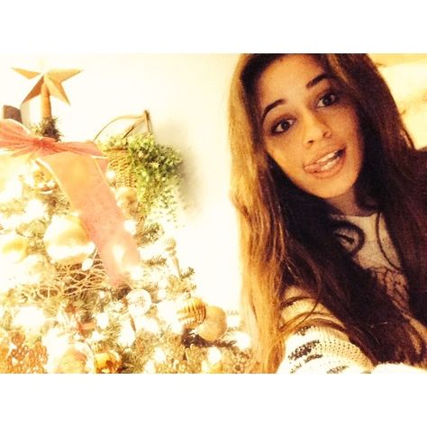 84.2k Likes, 1,428 Comments - camila (@camila_cabello) on Instagram: “merry Christmas Eve promise me that you'll eat a lot and write your letter to Santa and watch elf…” Lauren Jauregui, Fifth Harmony, Fav Celebs, Merry Christmas And Happy New Year, Beauty Queens, American Singers, Old Pictures, Role Models, Favorite Celebrities