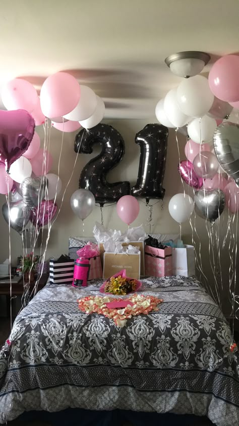 21st Birthday surprise! Boyfriends 21st Birthday, Christmas Boyfriend, Surprise Birthday Decorations, Birthday Room Decorations, Boyfriend Christmas, Birthday Goals, 21st Birthday Decorations, Birthday Party 21, Girlfriend Birthday