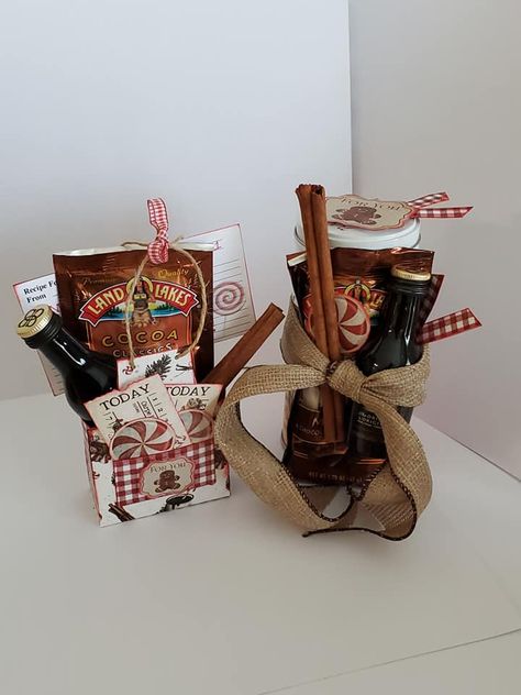 Grown Up Hot Cocoa Gift set with Baileys and recipe. Comes with hot chocolate mix, Baileys, cinnamon sticks, cookies and extra tags for notes etc. I used the hot cocoa apron shaped favor treat box and embellishments. https://www.etsy.com/ca/listing/878963534/printable-apron-style-favor-box?ga_search_query=hot%2Bcocoa&ref=shop_items_search_1&pro=1 This is an incredibly quick gift that you can personalize with ribbon, your choice of liqueur and cookies. Hot Cocoa And Baileys Gift, Hot Chocolate And Baileys Gift, Baileys Christmas Gift, Diy Hot Chocolate Gifts Basket, Hot Toddy Gift Basket, Boozy Hot Chocolate Gift, Baileys Hot Chocolate Gift, Drink Gift Basket, Hot Chocolate Gift Basket