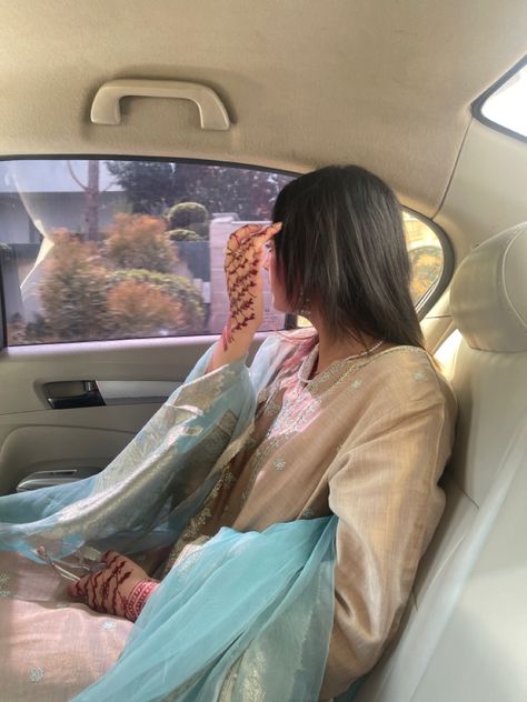 #eid #desi #desipinterest #mehendi #aestheticeid #pakistan Faceless Eid Pics, Eid Inspo Pics, Photo Ideas For Eid, Aesthetic Eid Pictures, Eid Pictures Ideas, Eid Aesthetic Pictures, Eid Pics Ideas, Eid Pictures Poses Instagram, Eid Photo Ideas