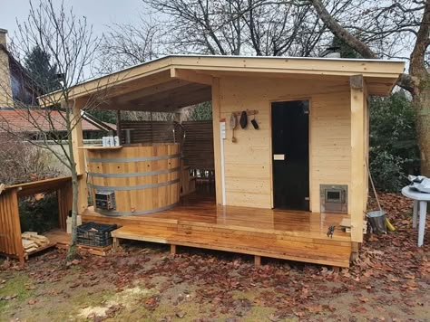 Sauna Shed, Outdoor Sauna Ideas Backyards, Outdoor Sauna And Hot Tub, Backyard Sauna, Sauna Hot Tub, Backyard Spa, Building A Sauna, Wood Sauna, Spa Jacuzzi