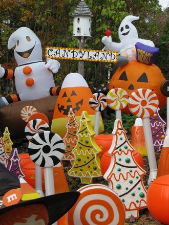 Lighthearted's Halloween Display 2012 | Halloween Forum Halloween Candy Decorations Outdoor, Spooky Candyland, Halloween Candy Decor, Halloween Candyland, Candyland Halloween, Halloween Parade Float, Willie Wonka, Candy Props, Candy Decorations Diy