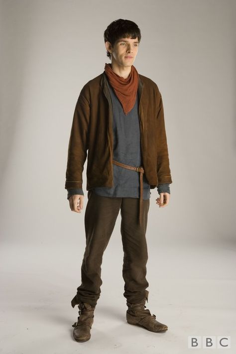 Costume Inspiration | I'm obsessed with BBC's Merlin, and this easy costume can be made with some creative thrift shopping. Merlin Cosplay, Merlin Characters, Merlin Tv Series, Merlin Season 1, Angel Coulby, Anthony Head, Peasant Costume, Richard Wilson, Merlin Show