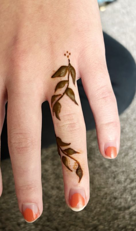 Vine down the finger Henna Vines, Vine Design, Finger Tattoos, Hand Henna, Vines, Henna, Tattoos