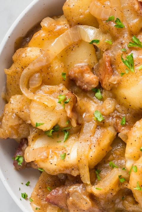 Smothered Potatoes: Easy Southern Recipe With Bacon & Onion 1 Smothered Breakfast Potatoes, Smothered Potatoes And Onions Recipes, Smother Potatoes And Onions, Stewed Potatoes And Onions, Southern Smothered Potatoes, Southern Side Dishes Soul Food, Onion Potato Recipes, Smothered Potatoes And Onions, Potato And Onion Recipes