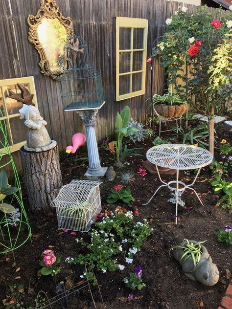 Alice In Wonderland Garden Decor, Alice And Wonderland Garden Ideas, Alice In Wonderland Garden Ideas Diy, Funky Garden Ideas, Alice In Wonderland Garden Ideas, Wonderland Backyard, Fairy Garden Books, Side Path, Garden Wonderland