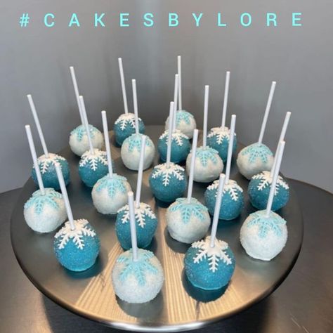 Winter Onederland Cake Pops, Frozen Dessert Table, Eloise Birthday, Frozen Cake Pops, Frozen Birthday Party Decorations, Disney Frozen Cake, Cake Pop Displays, Themes Party, Frozen Theme Cake