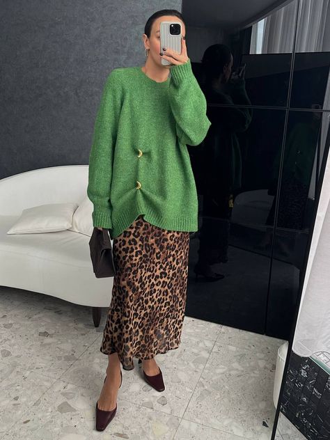 Winter Green Skirt Outfit, Emerald Green And Brown Outfit, Leopard Print Skirts, Green Purse Outfit Ideas, Eclectic Fashion Style Inspiration, Green Sweater Outfit Women, Casual Winter Skirt Outfits, How To Style Leopard Skirt, How To Style Green Sweater