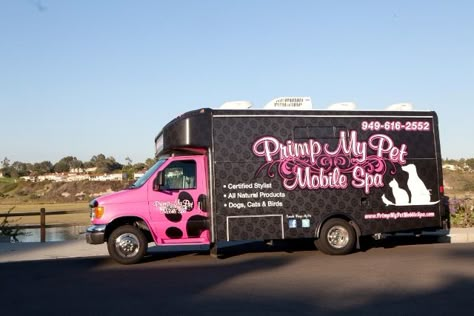 Pinned from PrimpMyPetMobileSpa.com. Beautiful mobile grooming unit. Mobile Dog Grooming, Grooming Salon Ideas, Dog Grooming Ideas, Mobile Grooming, Animal Grooming, Pet Grooming Business, Mobile Pet Grooming, Grooming Salons, Pet Grooming Salon