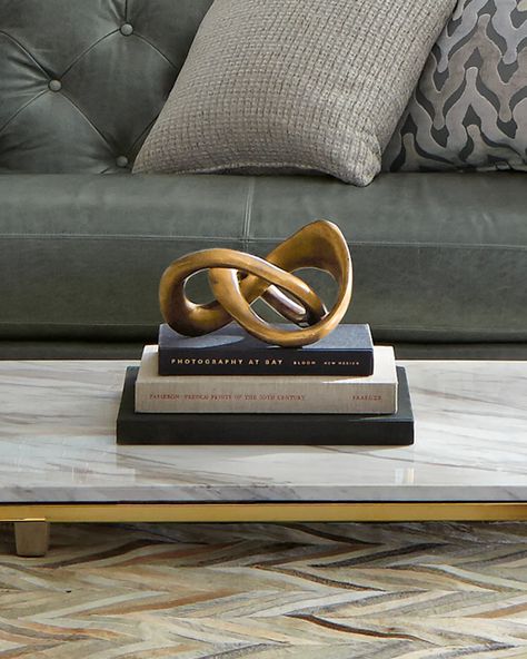 Living Room Sculpture, Books Styling, Wooden Home Decor Ideas, Table Books Decor, Knot Sculpture, Book Prop, Fashion Coffee Table Books, Styling Shelf, Home Shelf Decor