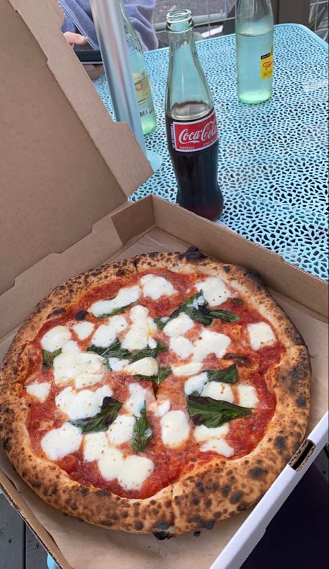 Stone Baked Pizza, Pizza Margherita Aesthetic, Pizza Astethic, Baked Aesthetic, Coca Cola Glass Bottle, Coca Cola Glass, Aesthetic Pizza, Pizza Aesthetic, Cute Pizza