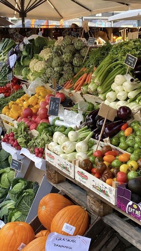 Fruit Farmers Market Aesthetic, Vegetable Market Aesthetic, Black Farmers Market, Fresh Fruit Market, Fresh Fruit And Vegetables Aesthetic, Food Markets Aesthetic, Fresh Food Market Aesthetic, Colorful Fruits And Vegetables, Farmer Asthetic