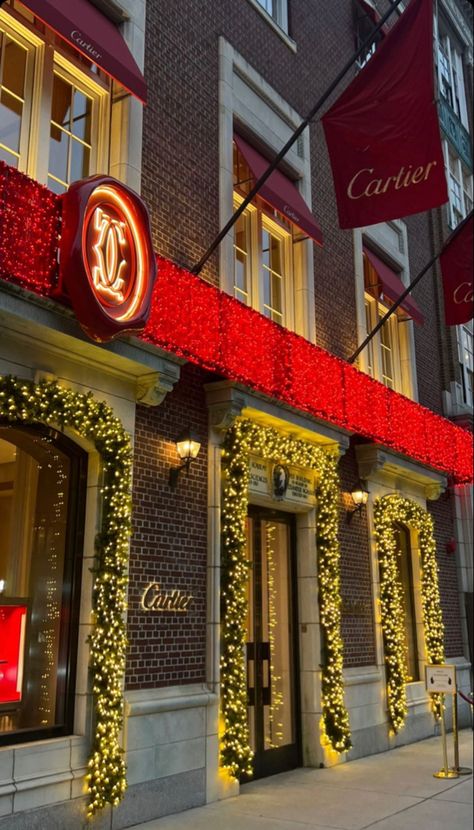 Cartier’s christmas decor Cartier Christmas, Cartier Shopping, Luxury Living Room Inspiration, Shopping Luxury, Nyc Shopping, Shopping Spree, Red Aesthetic, Christmas Aesthetic, Retail Therapy