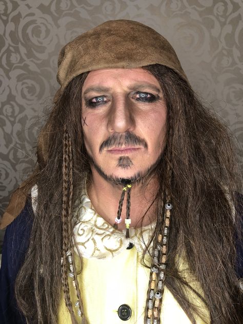 Men Pirate Makeup, Pirate Makeup For Men, Pirates Of The Caribbean Makeup, Jack Sparrow Makeup, Halloween Driveway, Pan Makeup, Pirate Clothes, Pirate Makeup, Star Catcher