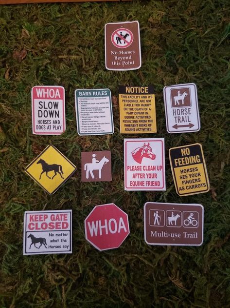 Hobby Horse Stable, Schleich Diy, Horse Tack Diy, Play Horse, Trail Dog, Stickers To Print, Printable Wall Collage, Horse Toys, Trail Signs