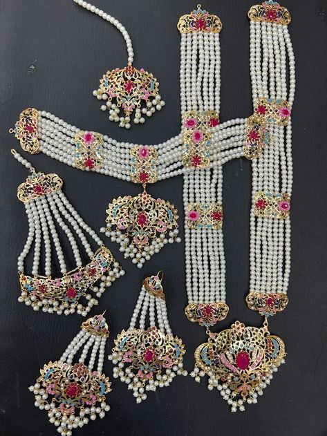 Elegantfashionusa - Etsy Heavy Bridal Jewellery Indian Weddings, Nauratan Jewellery Indian Weddings, Hyderabadi Jewelry Brides, Hyderabadi Jewelry, Pakistani Bridal Jewelry, Bridal Necklace Designs, Feminine Shoes, Indian Bridal Jewellery, Self Pictures