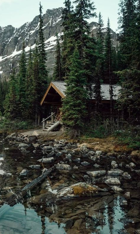 Mountain Cabins, Cabin In The Mountains, Yoho National Park, Lakeside Cabin, Forest Cabin, Country Cottage Decor, Big Cities, Little Cabin, A Cabin