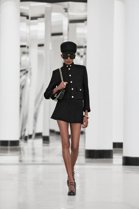 Celine Fall Winter 2024-25 Fashion Show Venus Virgo, Celine Fashion Show, Emily In Paris Outfits, 2024 Shoes, Celine Fashion, Short Jackets, 2024 Runway, Fw 2024, Feminine Skirt