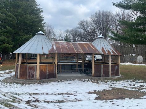 Old Grain Bin Ideas, Small Grain Bin Ideas, Silo Outdoor Kitchen, Silo Bar Ideas, Silo Chicken Coop, Grain Silo House, Grain Bin Gazebo, Silo Ideas, Grain Bin House